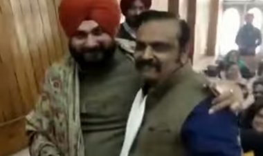 ਨਵਜੋਤ ਸਿੱਧੂ ਤੇ ਕੁੰਵਰ ਵਿਜੇ ਪ੍ਰਤਾਪ ਦੀ ਪਈ ਜੱਫੀ