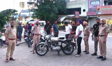 ਥਾਣਾ ਮੁਖੀ ਸੁਖਵਿੰਦਰ ਸਿੰਘ ਨੇ ਸਪੈਸ਼ਲ ਨਾਕਾ ਲਗਾ ਕੇ ਦਰਜਨਾਂ ਵਾਹਨਾਂ ਦੇ ਚਲਾਨ ਕੱਟੇ